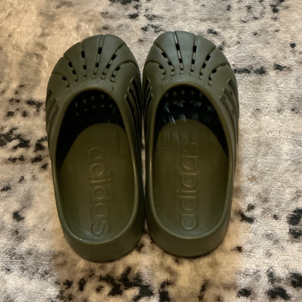 Adidas Men’s Olive Clogs Size 8 Sandals